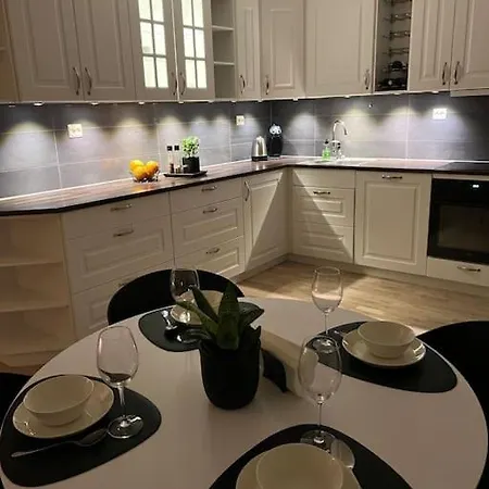 And Warm With Free Parking Apartamento