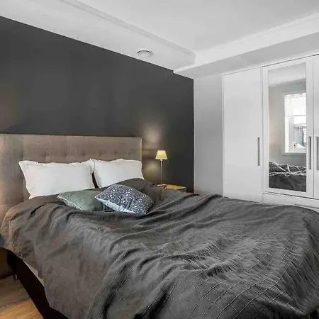 And Warm With Free Parking * Tromsø