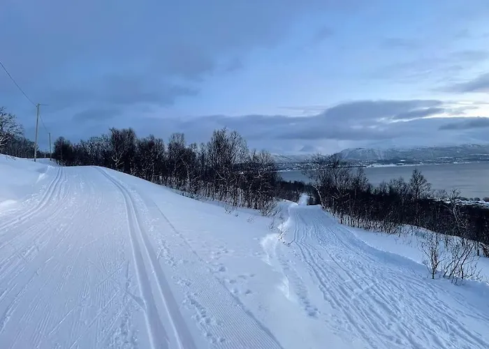 And Warm With Free Parking * טרומסה