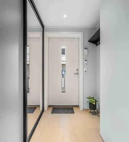 And Warm With Free Parking דירה *