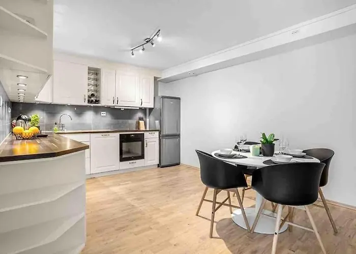 And Warm With Free Parking דירה טרומסה