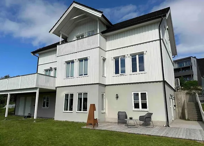 And Warm With Free Parking דירה