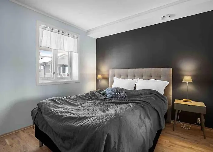 And Warm With Free Parking דירה